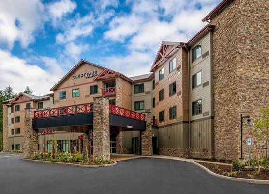 Courtyard by Marriott Olympia 1