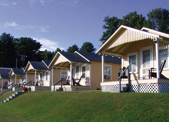 Half Moon Motel & Cottages 1