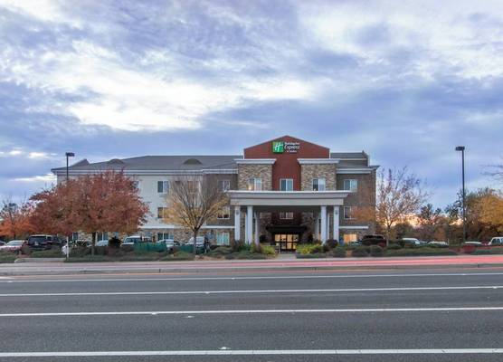 Holiday Inn Express & Suites ROSEVILLE - GALLERIA AREA by IHG 1