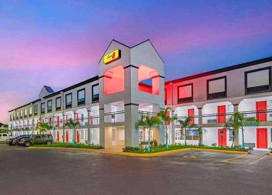 Super 8 by Wyndham Orlando Near Florida Mall 1