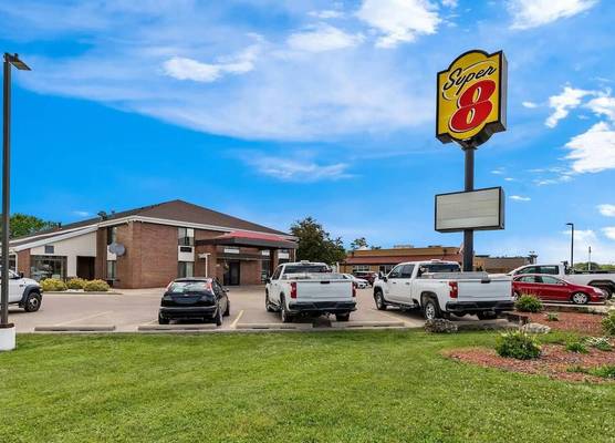 Super 8 by Wyndham Watertown WI 1