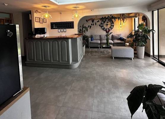 Berlor Airport Inn 1