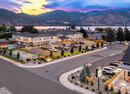 The Lodge Lake Chelan 1
