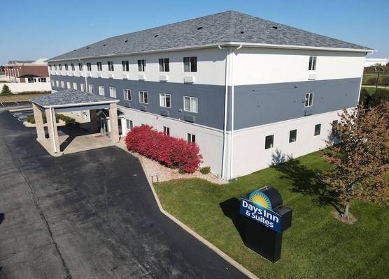 Days Inn & Suites by Wyndham Romeoville 1