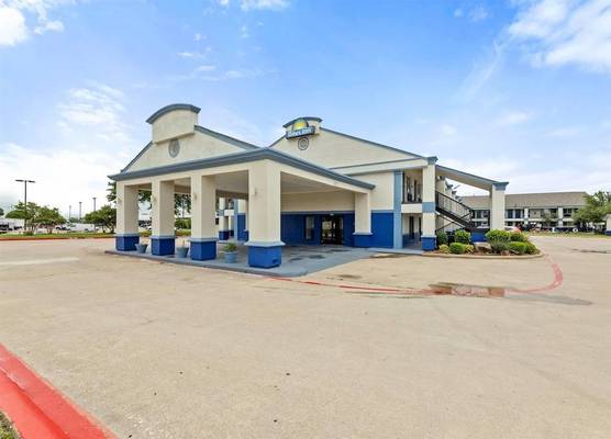 Days Inn by Wyndham McKinney 1