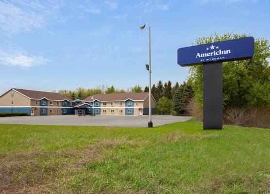 AmericInn by Wyndham Lake Mills 1
