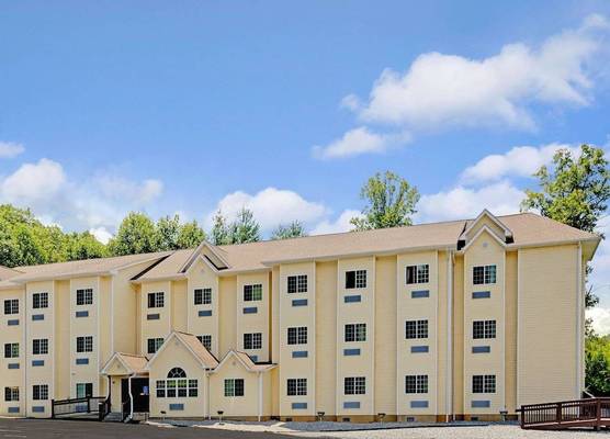 Microtel Inn & Suites by Wyndham Bryson City 1