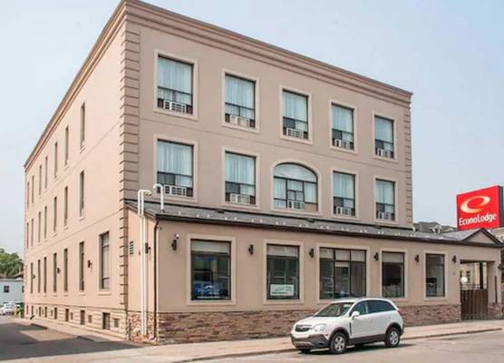 Woodstock Inn and Suites 1