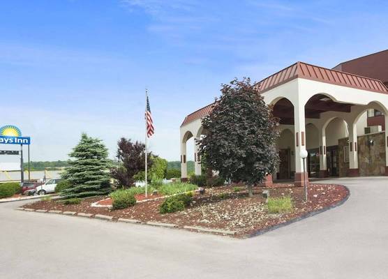 Ramada by Wyndham Pittsburgh/New Stanton 1