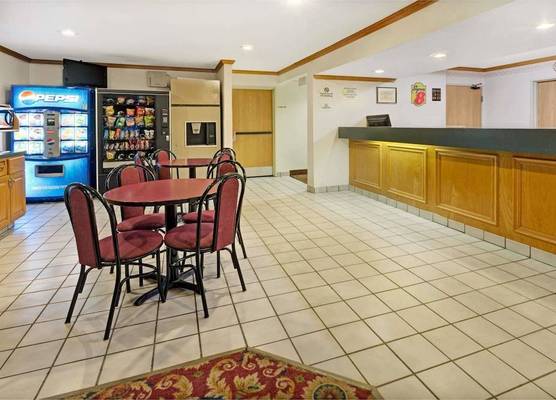 Super 8 by Wyndham Canonsburg/Pittsburgh Area 1