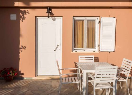 Petritos Rooms and Studios 1