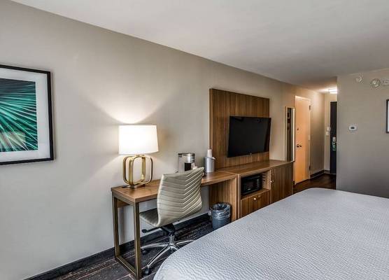 Holiday Inn DALLAS MARKET CTR LOVE FIELD by IHG 1