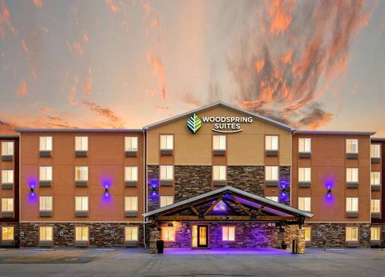 WoodSpring Suites Davenport Quad Cities 1