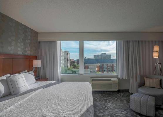 Courtyard by Marriott Bethesda Chevy Chase 1