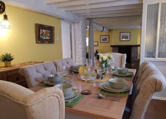 Cruck Cottage - Gorgeous 300 Year Old Cottage Mins from North Yorkshire Moors, Steam Trains and Picturesque Pickering 1