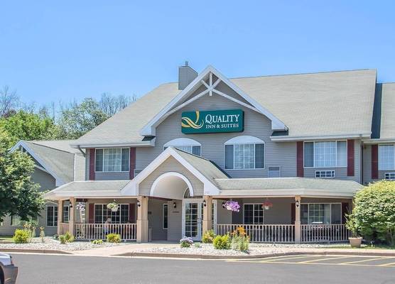 Quality Inn & Suites East Troy I-43 1