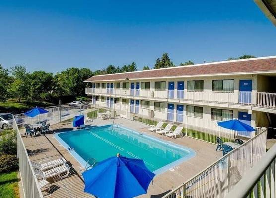 Motel 6 Thornton 1