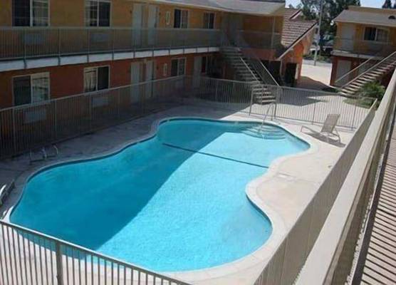 Chateau Inn & Suites 1