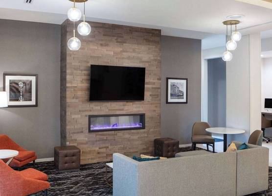 La Quinta Inn & Suites by Wyndham Centralia 1