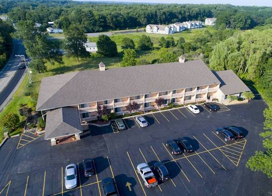 Hampton Falls Inn 1