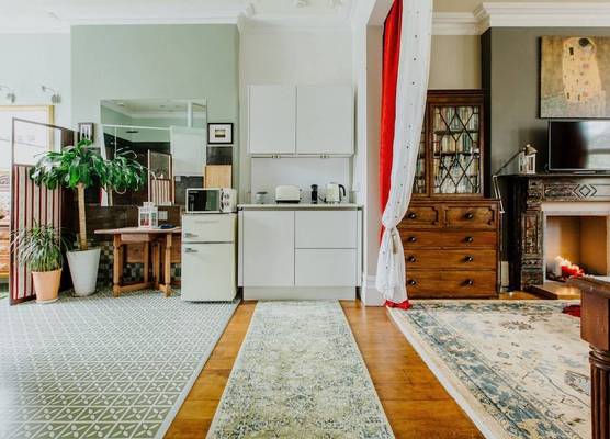 The Suite, 82 Cathedral, Private Parking 1