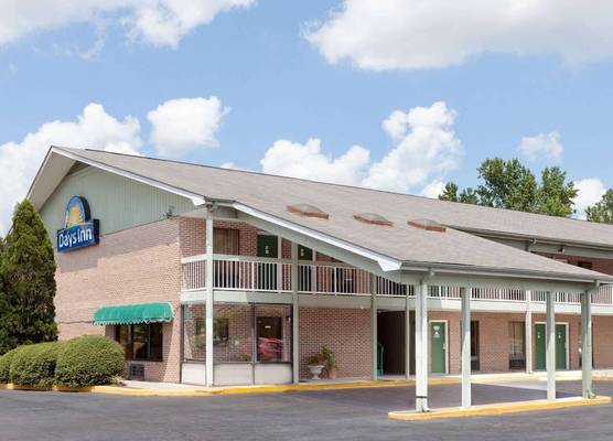 Days Inn by Wyndham Columbia NE Fort Jackson 1