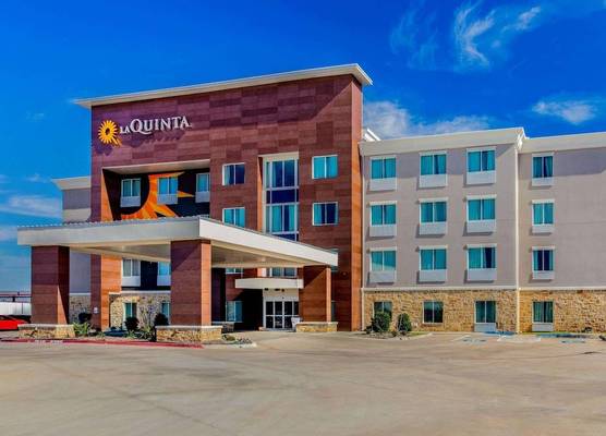 La Quinta Inn & Suites by Wyndham Northlake Ft. Worth 1