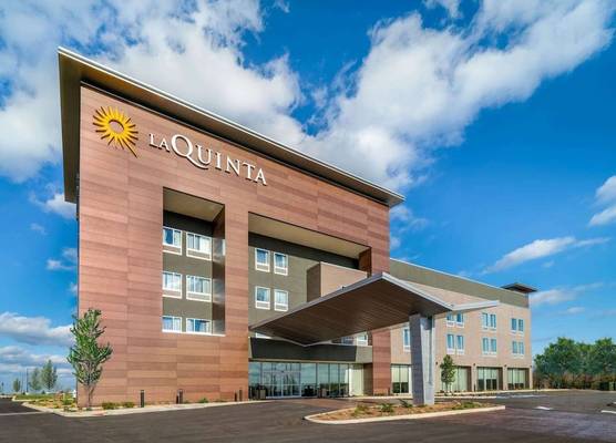 La Quinta Inn & Suites by Wyndham Louisville NE - Old Henry Rd 1