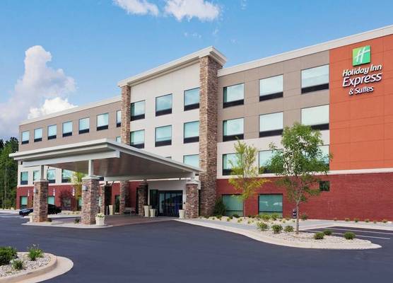 Holiday Inn Express & Suites FAYETTEVILLE by IHG 1