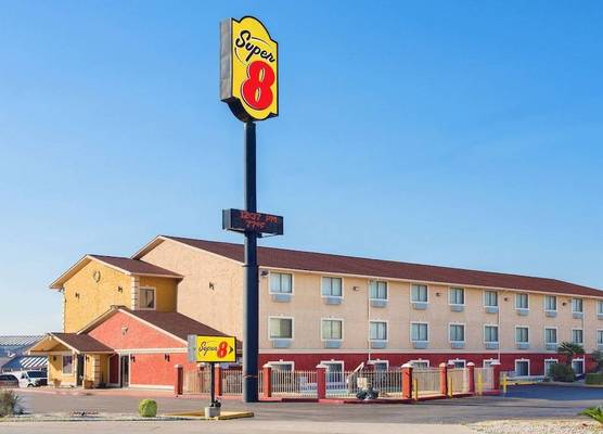 Super 8 by Wyndham San Antonio/I-35 North 1