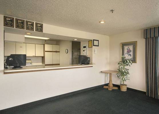 Travelodge by Wyndham Hudsonville 1