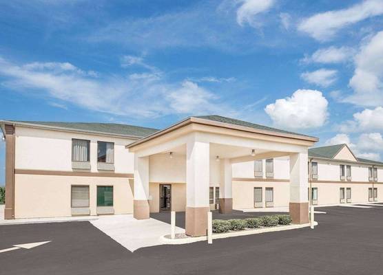 Super 8 by Wyndham Galesburg 1