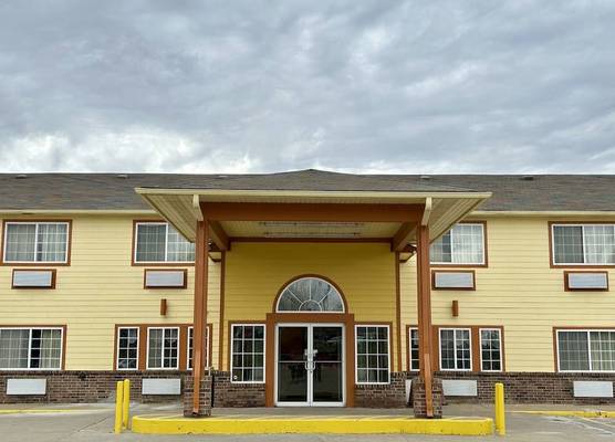 Super 8 by Wyndham Platte City Kansas City Area 1