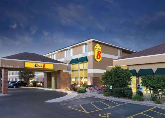 Super 8 by Wyndham Madison South 1