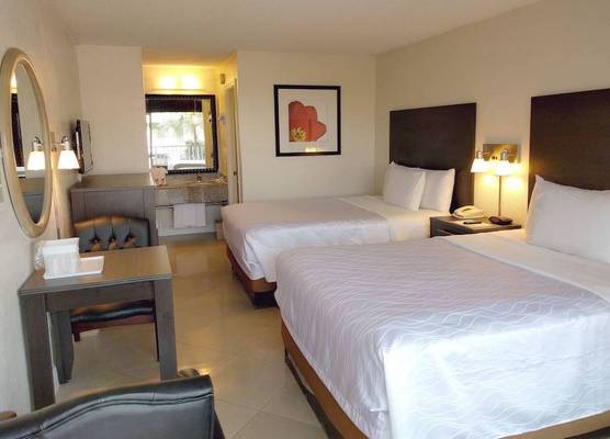 Red Carpet Inn Airport and Cruise Port Hotel Fort Lauderdale 1