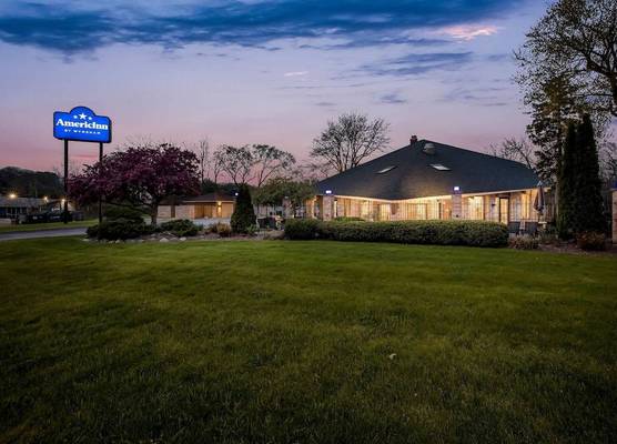AmericInn by Wyndham Delafield-Milwaukee 1