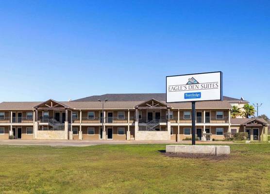 Eagle's Den Suites Kenedy a Travelodge by Wyndham 1