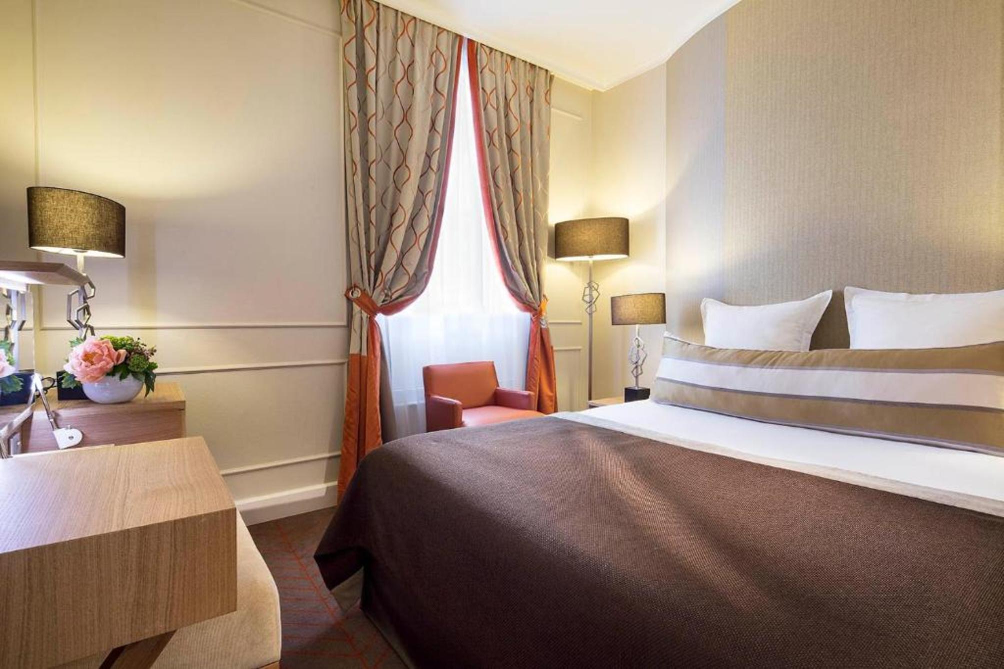 Hôtel Galileo Champs Elysées 1