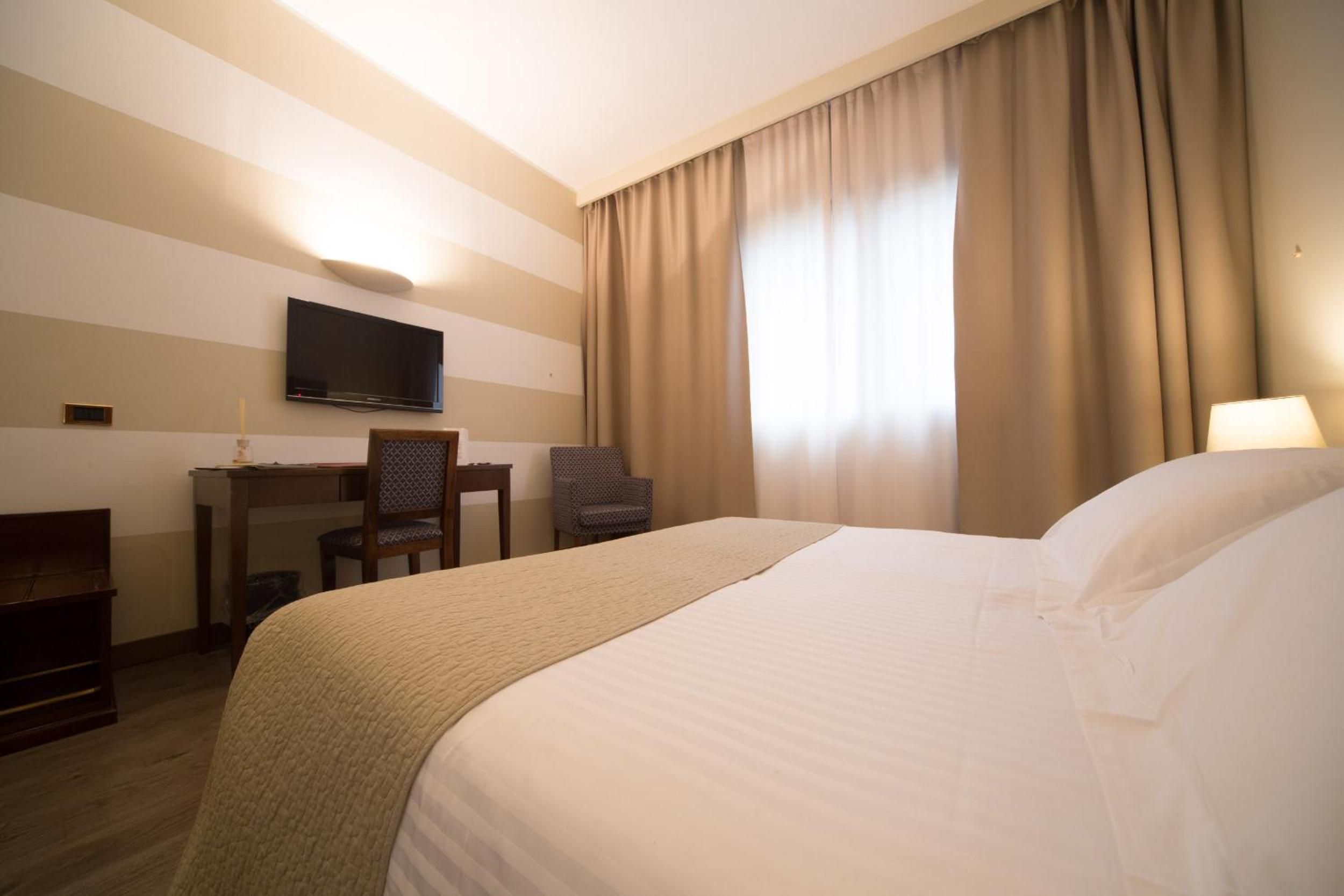 Paris - Monza - Hotel Motel Ascot - Monza