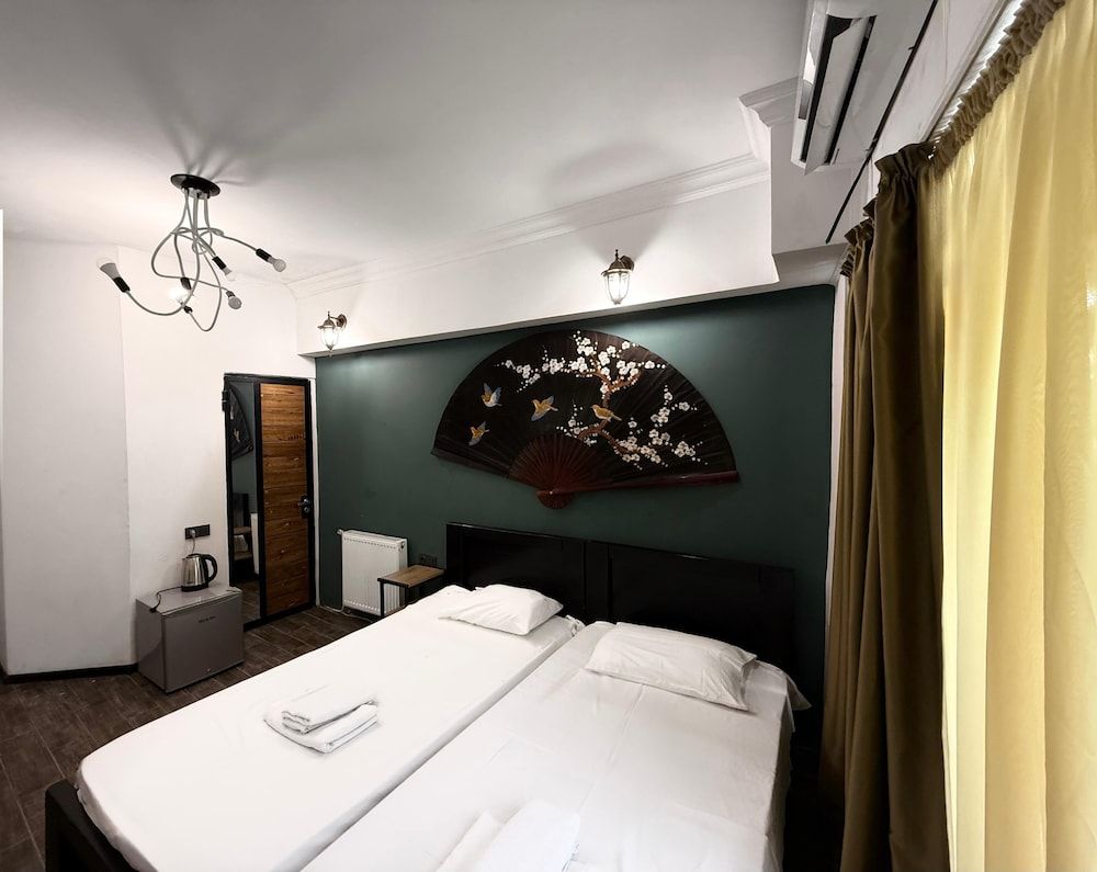 Marseille - Tbilisi - Hotel Isaka - Tbilisi