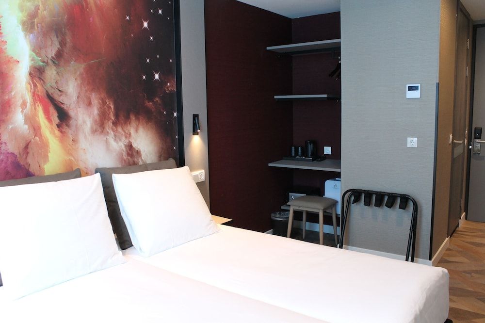 Clermont Ferrand - Amsterdam - Nebula Hotel by Ine's - Amsterdam