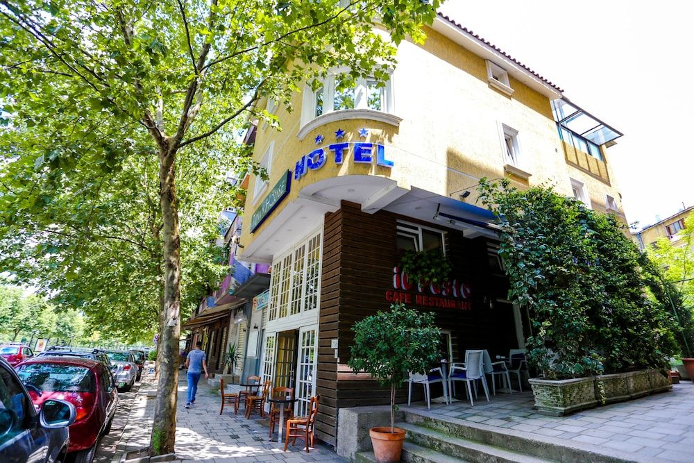 Paris - Tiranë - Hotel Town House - Tiranë