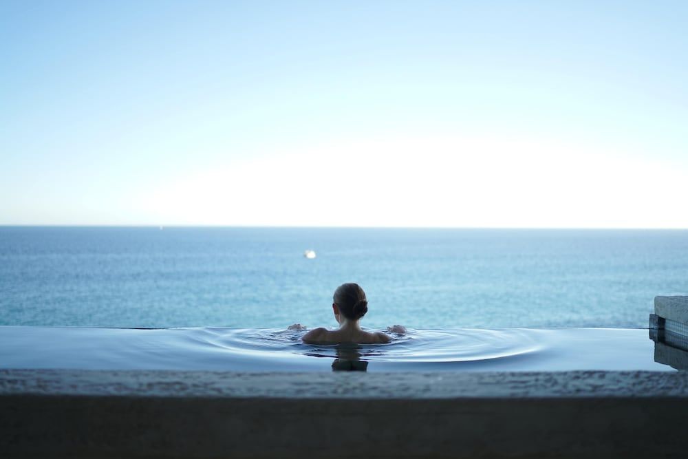 Paris - St. Julianʼs - Mayflower Hotel Malta - St. Julianʼs