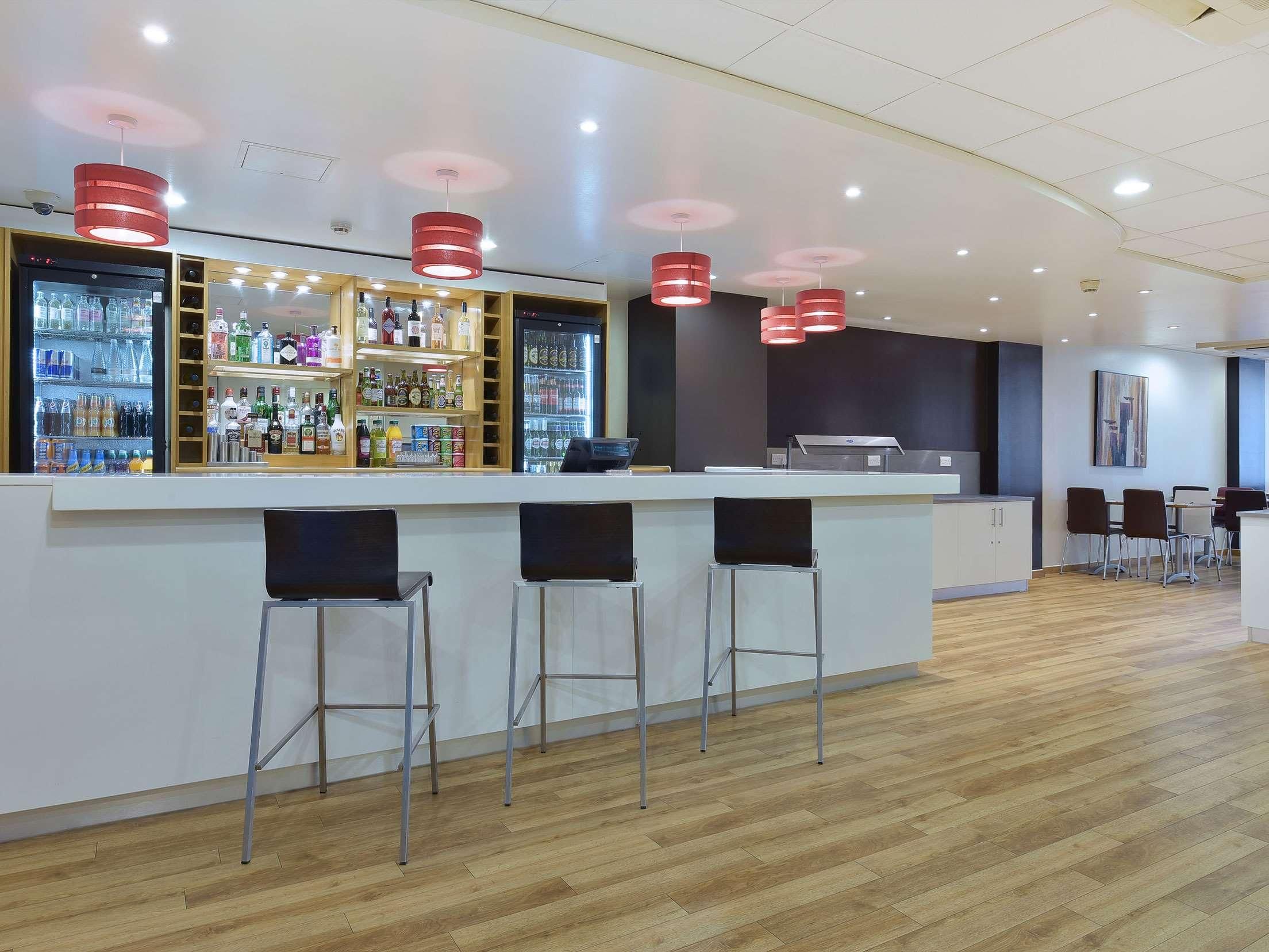 Toulouse - Heathrow - Travelodge Feltham - Heathrow