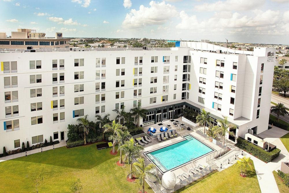 Paris - Miami Airport - Aloft by Marriott Miami Doral - Miami Airport
