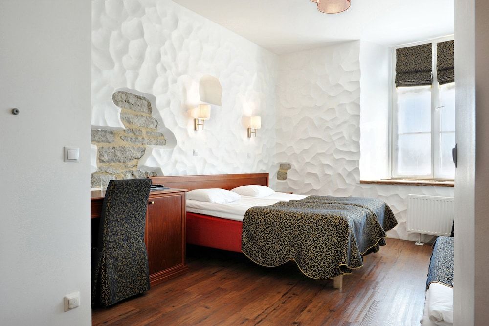 Paris - Tallinn - Gotthard Residents - Tallinn