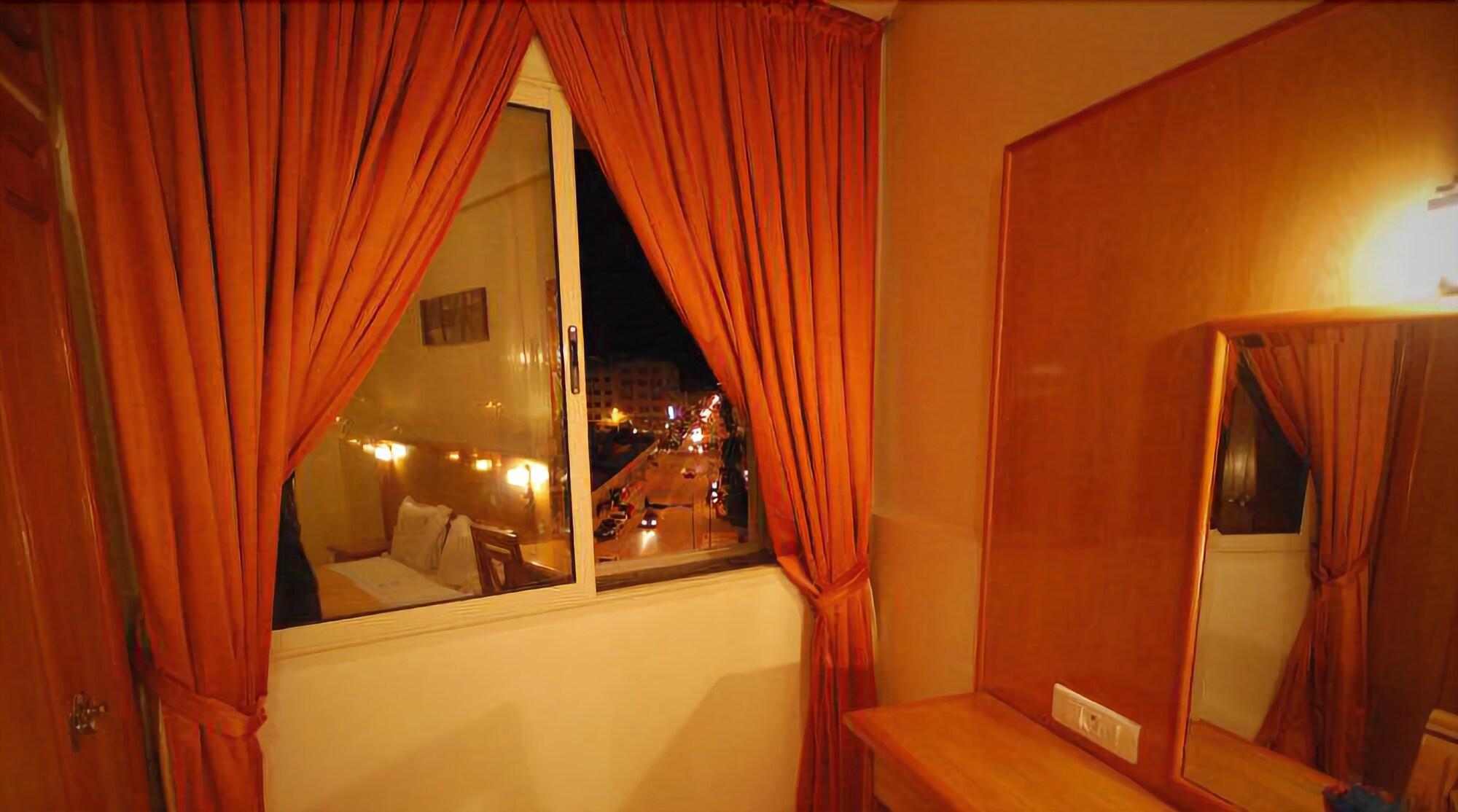 Paris - Al Hoceima - Hôtel La Perla - Al Hoceima