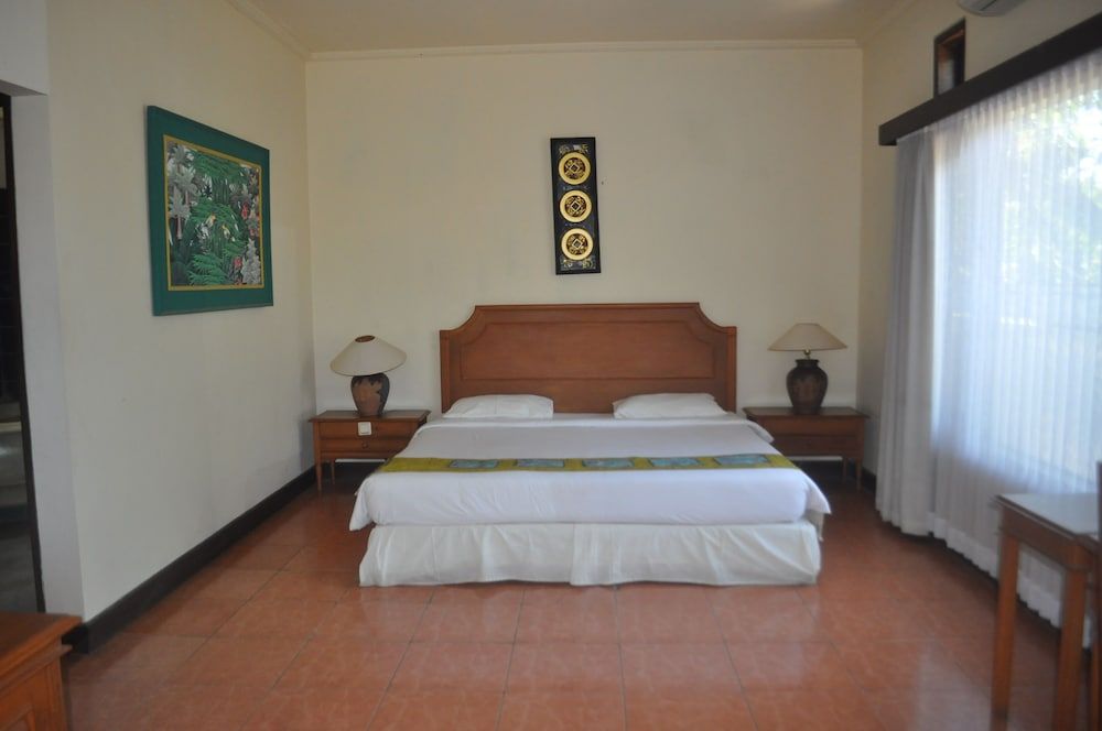 Paris - Canggu-Bali - Dewi Sinta Hotel and Restaurant - Canggu-Bali