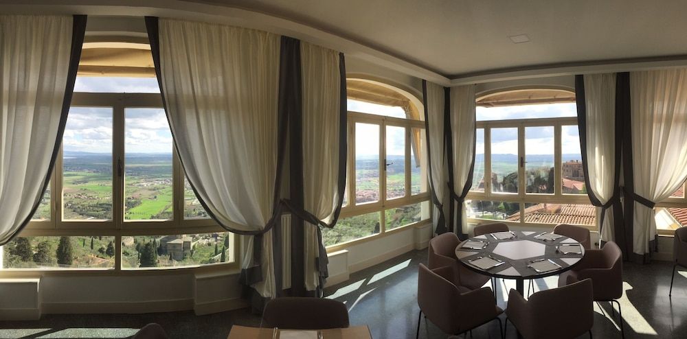 Paris - Cortona - Hotel San Luca - Cortona