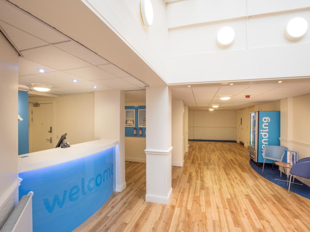Toulouse - Perth - Travelodge Perth Central - Perth